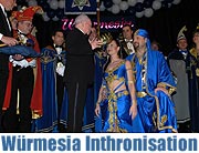 Großer Auftritt: das Würmesia Prinzenpaar Ea I. und Roy I. wurde am 5.1.2006 inthronisiert, und Schauspielerin Bettina Redlich erhielt den großen Morisken 2006 (Foto: Ingrid Grossmann)
